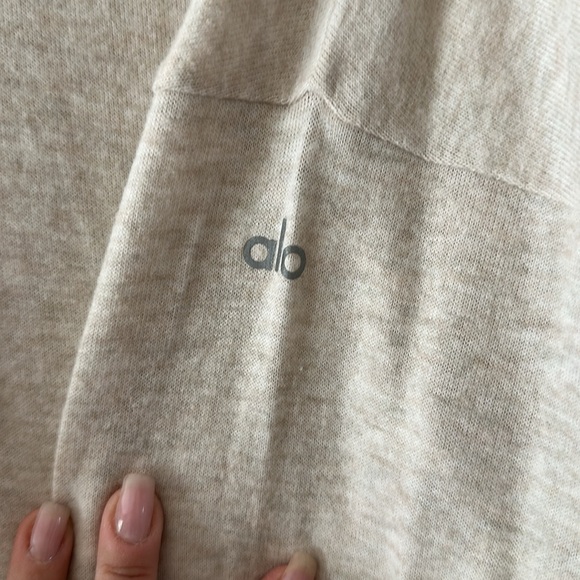 SUPER RARE! 🦄 NWT ALO Yoga Soho Pullover L Oatmeal Heather - Picture 7 of 10